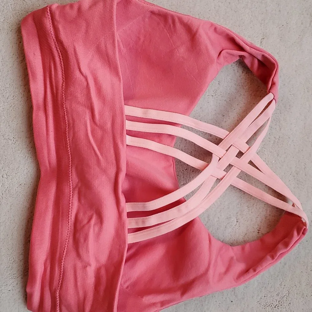 Womens sports bra with contrasting trim - Picture 2 of 3
